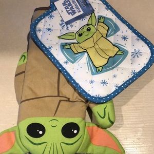 2 pack of Star Wars oven mitt and pot holders